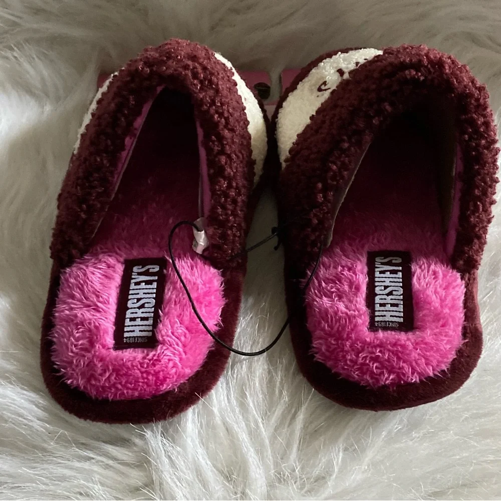 Hershey's Fuzzy Slippers with Heart Design Girls Size 2-3 Slip‎ On Faux Fur New